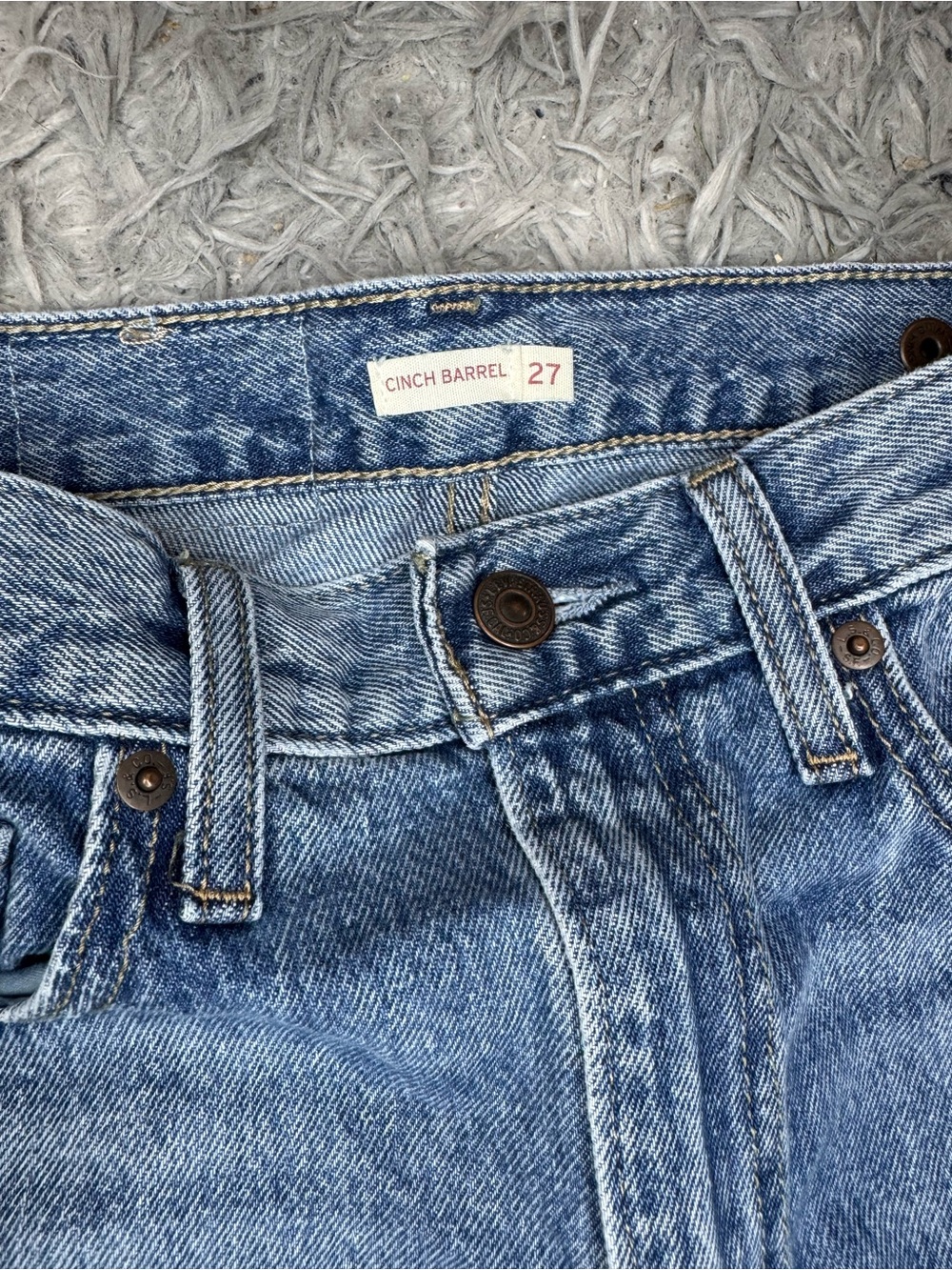 Levi’s Women’s Cinch Barrel Jeans - Let Love In Size 27x31 NWOT - Picture 6 of 12